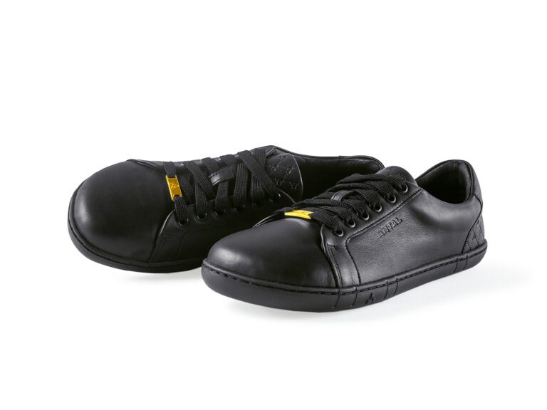 Antal Amada paljasjalkatennari